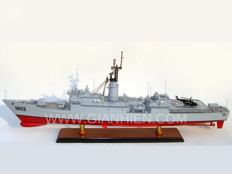 Model Warship USS KNOX FF 90 x 12 x H. 36 cm