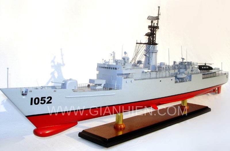 Model Warship USS KNOX FF 90 x 12 x H. 36 cm