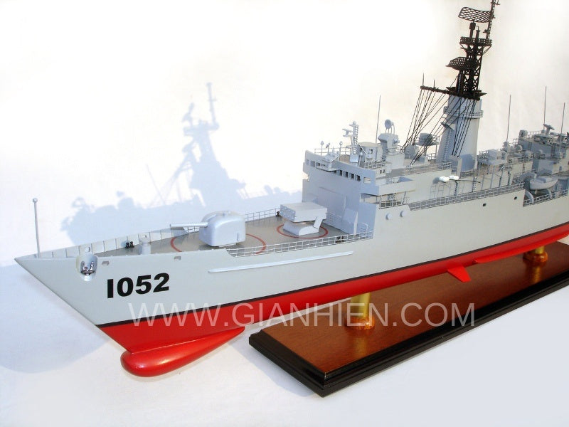 Modell-Kriegsschiff USS KNOX FF 90 x 12 x H. 36 cm