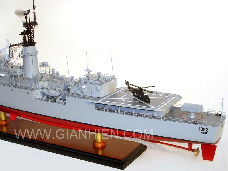 Model Warship USS KNOX FF 90 x 12 x H. 36 cm