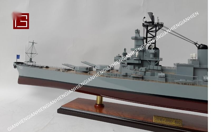 Model Warship USS New Jersey - BB62 100 x 13 x H. 30 cm