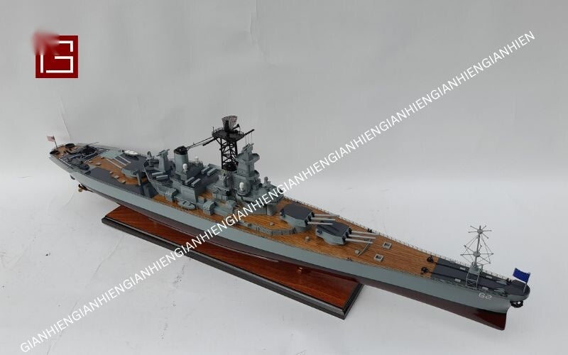 Model Warship USS New Jersey - BB62 100 x 13 x H. 30 cm