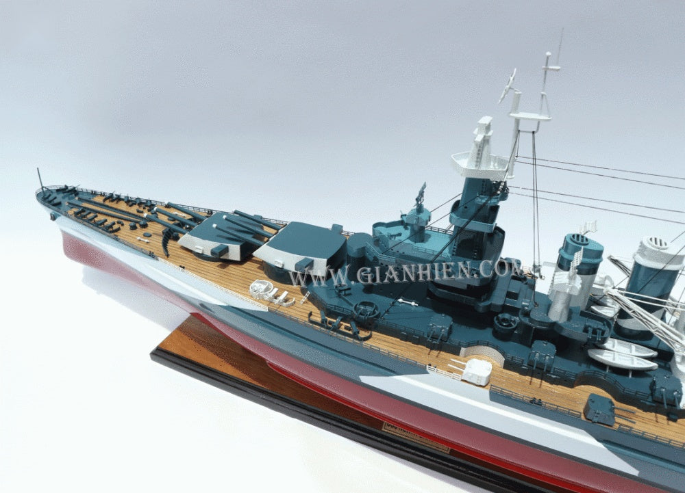 Model Warship USS North Carolina 100 x 16 x H. 34 cm