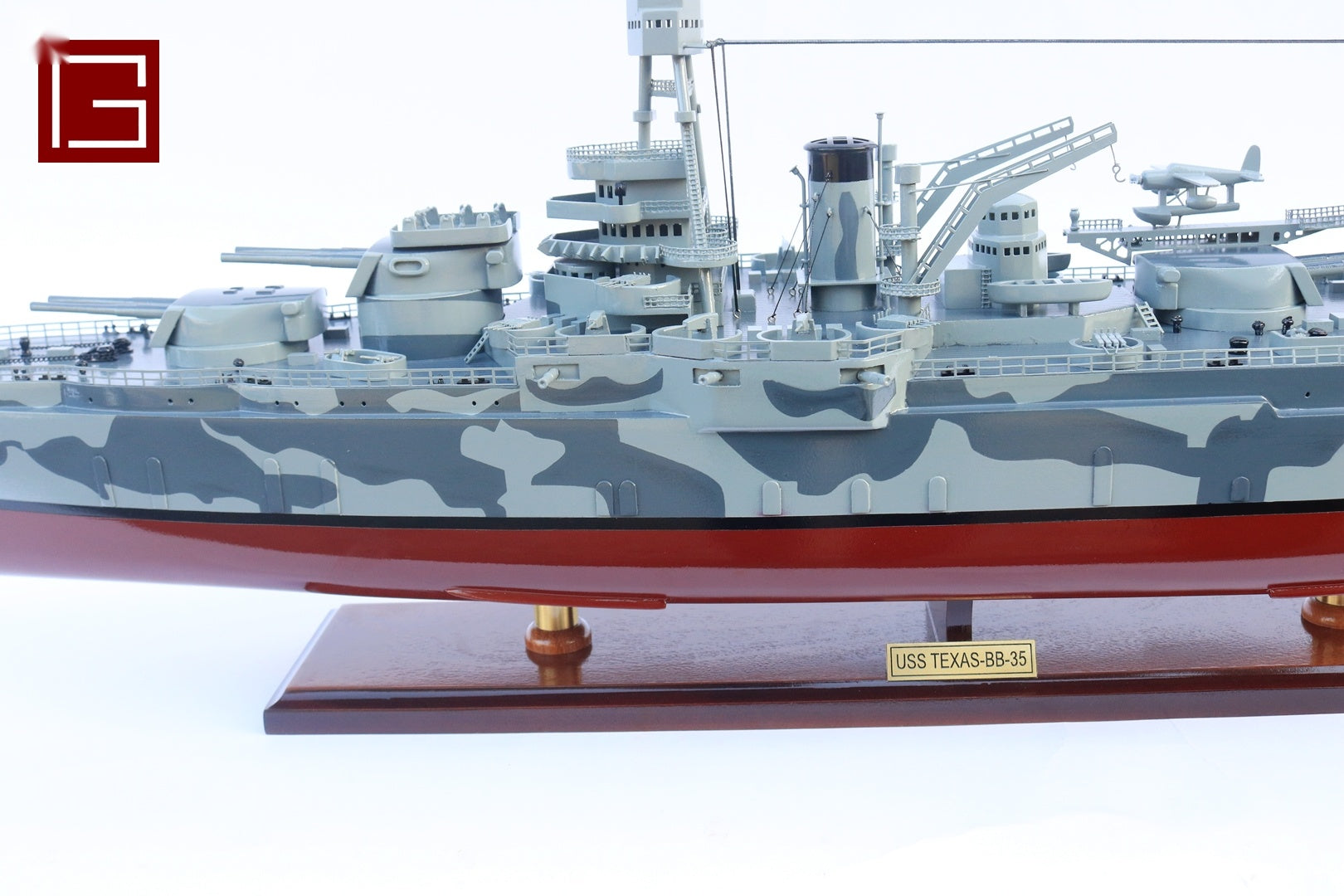 Model Warship USS Texas BB35 (camouflage) 100 x 23 x H. 34 cm
