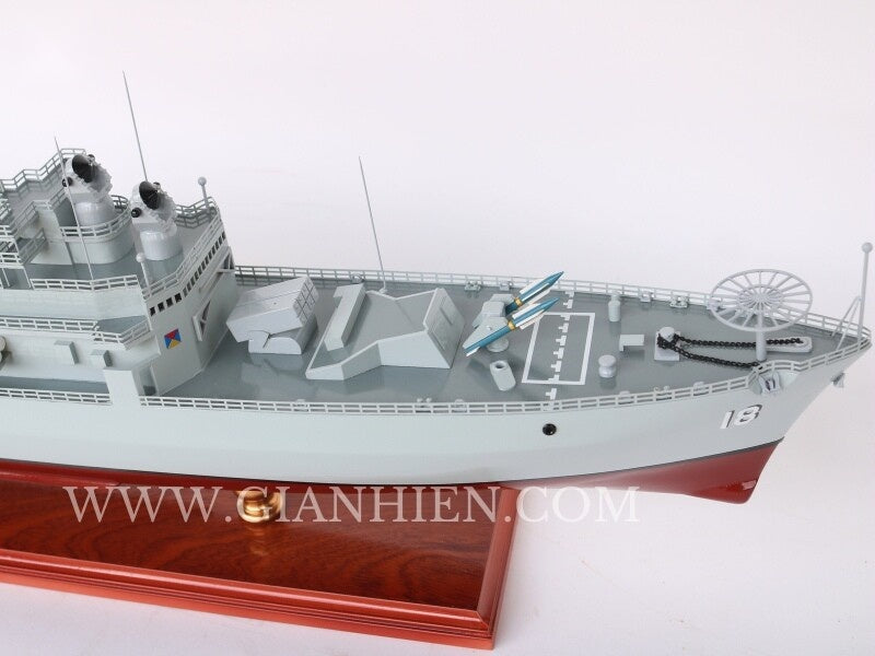 Modell-Kriegsschiff USS Worden (CG-18) 81 x 11 x H. 33 cm